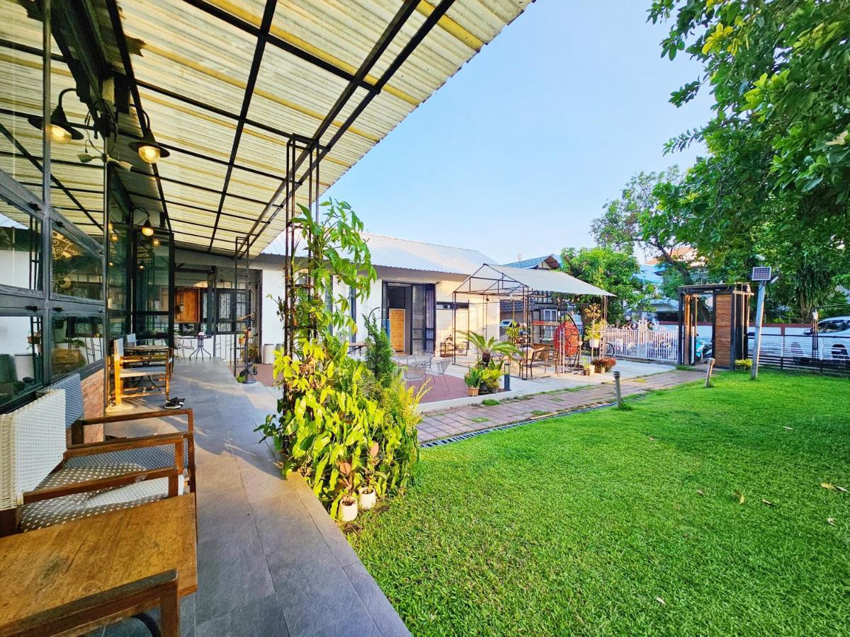 Sherloft Home&Hostel Chiang Mai Exterior foto