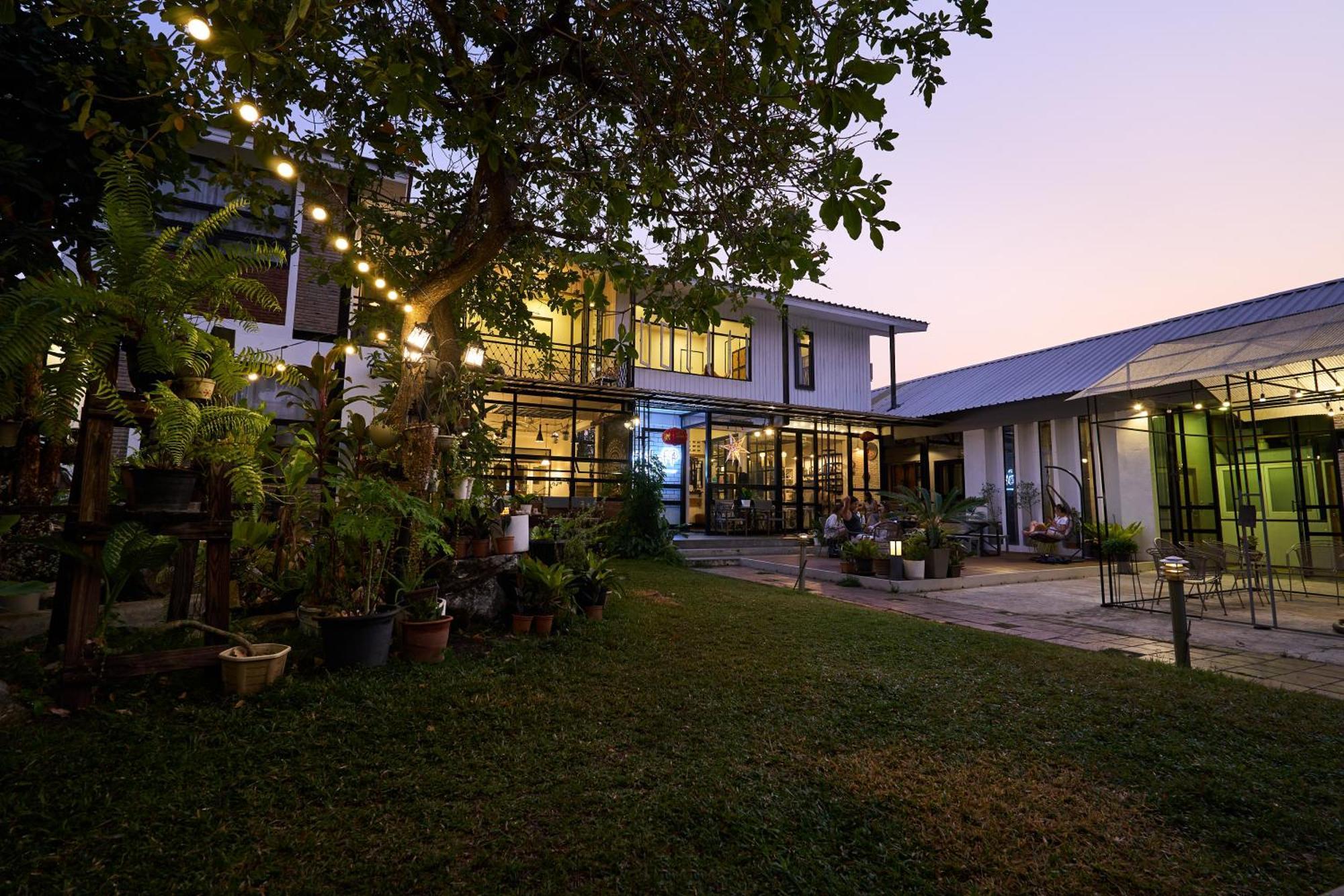 Sherloft Home&Hostel Chiang Mai Exterior foto