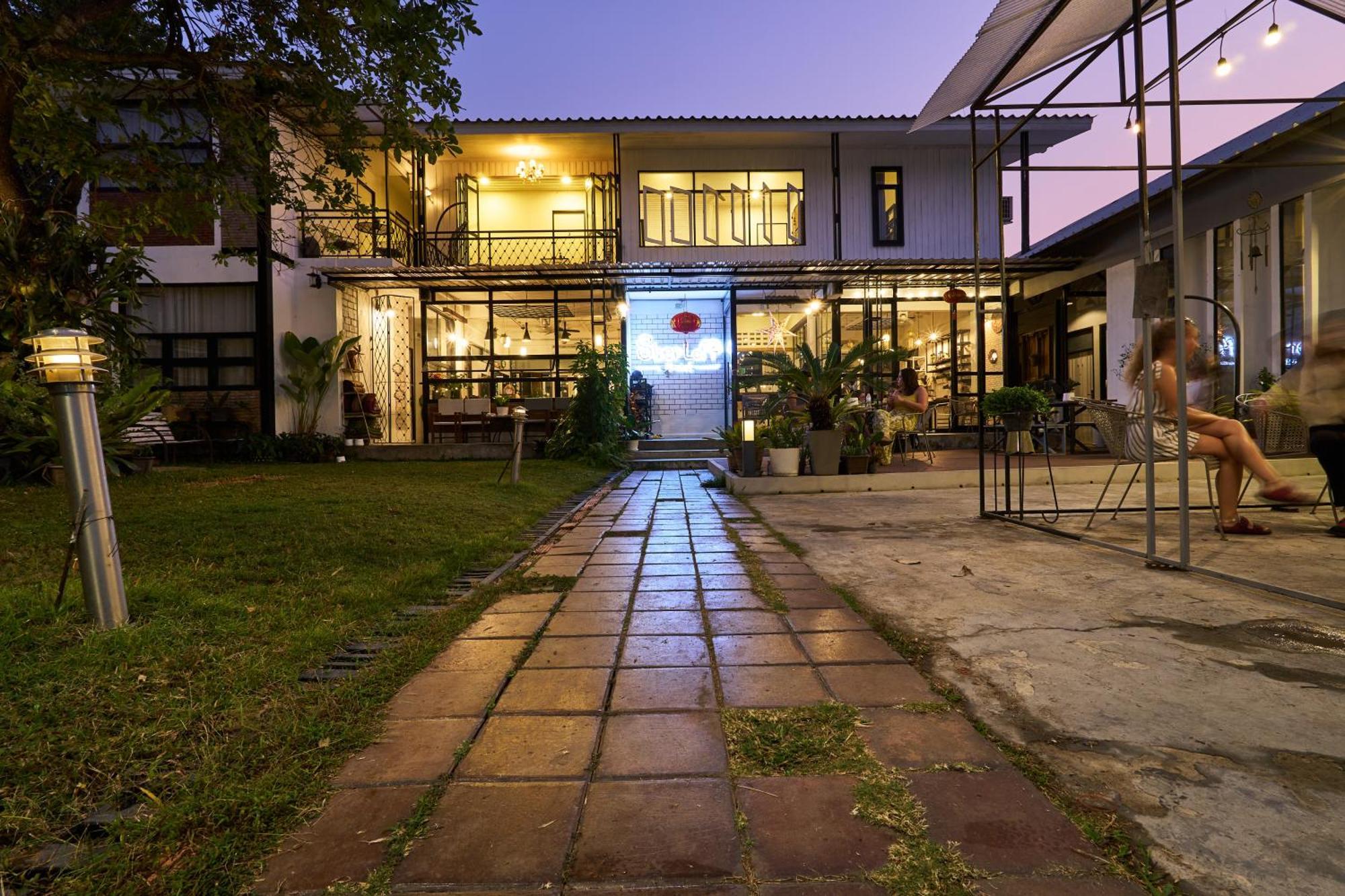 Sherloft Home&Hostel Chiang Mai Exterior foto