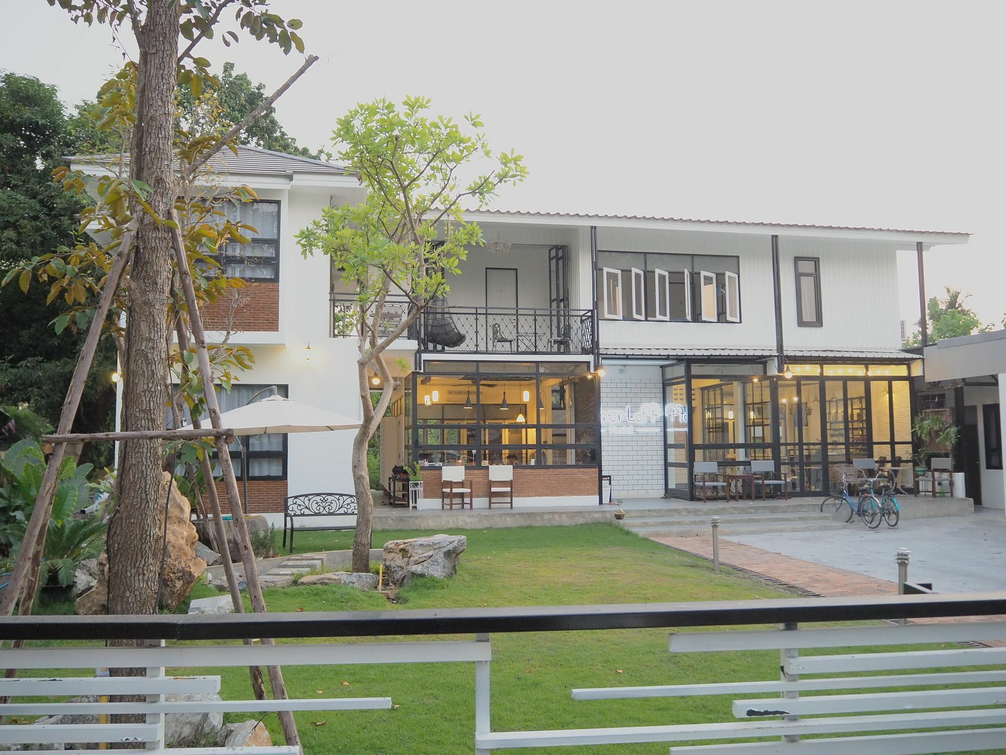 Sherloft Home&Hostel Chiang Mai Exterior foto